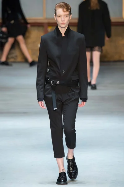 Look 3